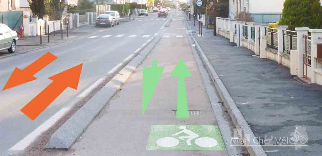 Piste cyclable bidirectionelle à Bourges