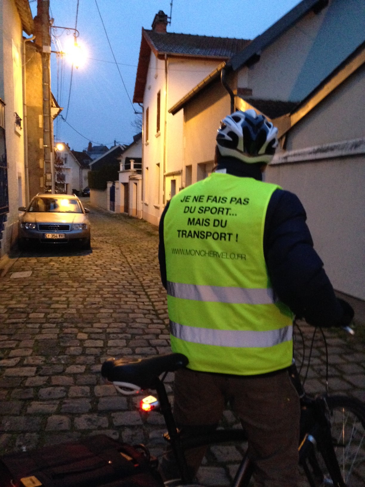 Daniel à vélo dans Bourges