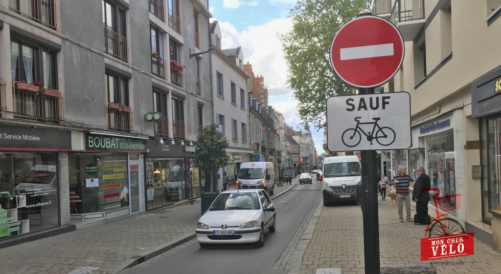 Double sens cyclable rue moyenne